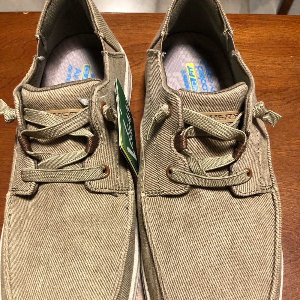 Men’s Skechers Air-Cooled Memory Foam slip on shoes brand new